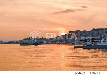 若松南海岸通りの夕暮れ【福岡県】 若松南海岸通りの夕暮れ【福岡県】 47871189