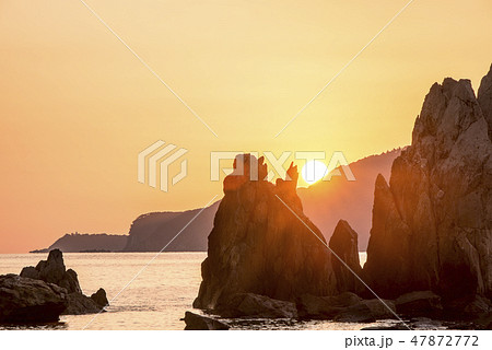 橋杭岩の朝日 47872772