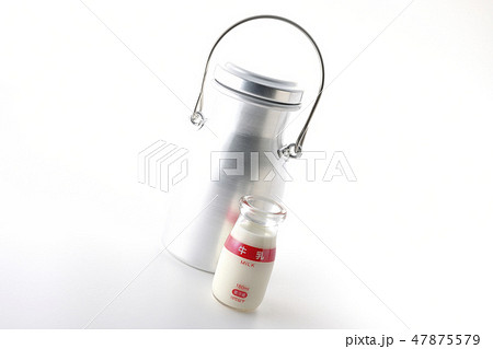 ミルクタンクと牛乳 47875579