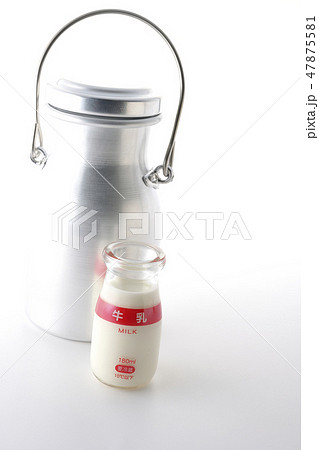 ミルクタンクと牛乳 47875581