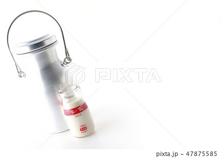 ミルクタンクと牛乳 47875585