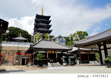 落ち着いた雰囲気を醸し出す　西国三十三所第二十四番札所　中山寺の五重塔 47875613