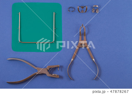 Tools for installing the cofferdam lying. 47878267