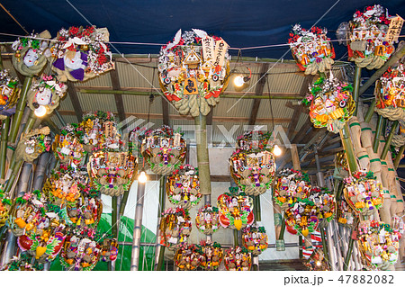東京都　浅草　鷲神社（おおとりじんじゃ）　熊手商　酉（とり）の市　三の酉 47882082
