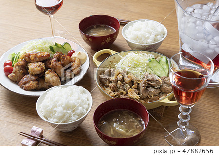 鶏の唐揚げと豚肉のニンニク味噌炒めの夕食 鶏の唐揚げと豚肉のニンニク味噌炒めの夕食 47882656