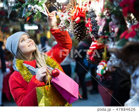 Girl shopping Christmas decorations Girl shopping Christmas decorations 47884626