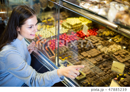woman selecting chocolates 47885239