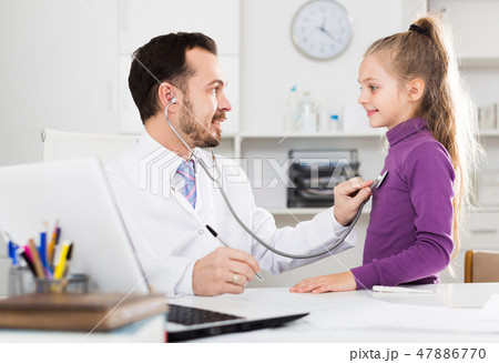 Male doctor and little girl Male doctor and little girl 47886770