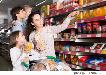 parents with kids choosing biscuits parents with kids choosing biscuits 47887326