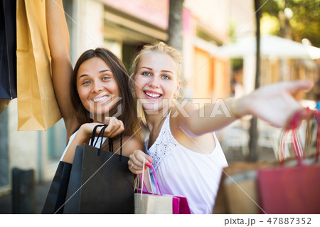 Girls carrying shopping bags 47887352