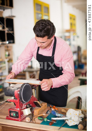 Joiner working on machine 47887581