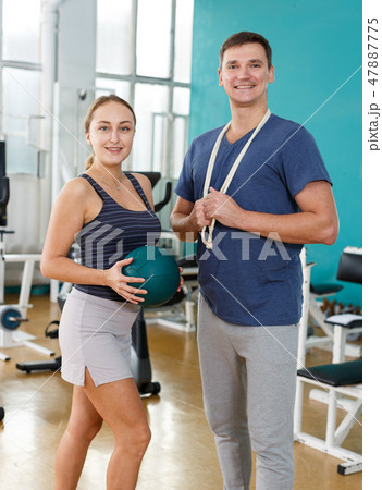 Portrait of cheerful sporty couple 47887775