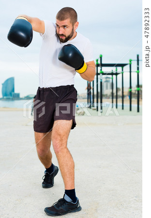 Man in boxing gloves 47892333