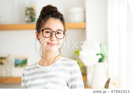 若い女性 若い女性 47892923