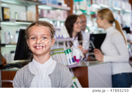 Little glad girl in the pharmacy with parents and pharmacist Little glad girl in the pharmacy with parents and pharmacist 47893250