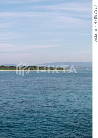 沖縄の離島　船上から見る景色 47897527