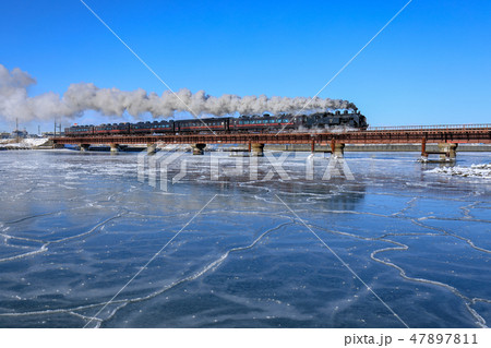 SL冬のSL湿原号 釧路川橋梁 SL冬のSL湿原号 釧路川橋梁 47897811
