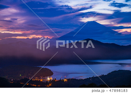 芦ノ湖夏祭り、鳥居焼まつり、富士山、夕景 芦ノ湖夏祭り、鳥居焼まつり、富士山、夕景 47898183
