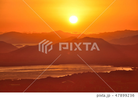 志度湾、津田湾の日の出1（平成最期の元旦、香川県屋島山上より） 47899236