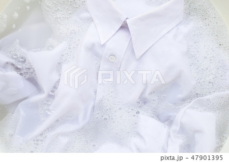 Soak cloth before washing, white shirt Soak cloth before washing, white shirt 47901395