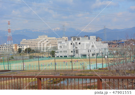 岐阜市内北西部運動公園方角を島大橋から望む 47901555