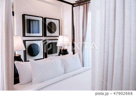 Contemporary hotel bedroom with four poster bed Contemporary hotel bedroom with four poster bed 47902668