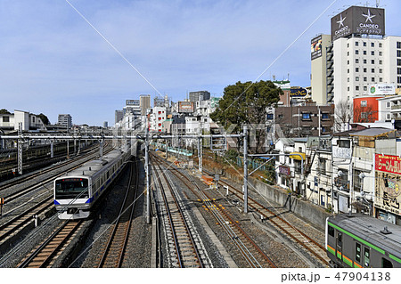 日本の東京都市景観 鶯谷駅前のホテル街などを望む 日本の東京都市景観 鶯谷駅前のホテル街などを望む 47904138