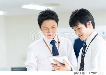 男性会社員　ビジネスマンビジネスイメージ 47904382