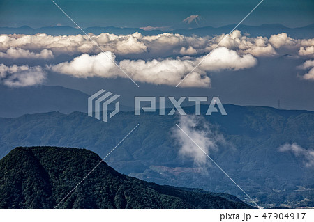 谷川岳山頂から遠望する富士山 谷川岳山頂から遠望する富士山 47904917