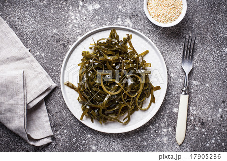 Seaweed salad with sesame seeds 47905236