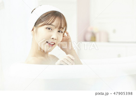 若い女性 女性 女 47905398