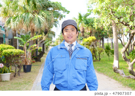 笑顔の作業員 47907307