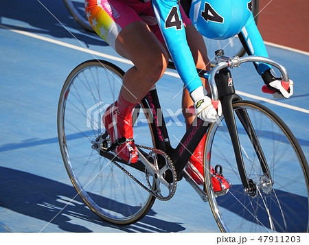 自転車競技のアップ  トラック競技　女子 ガールズ 競輪 トラック競技 47911203