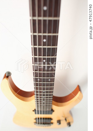 Classic shape wooden electric guitar with rosewood neck 47913740