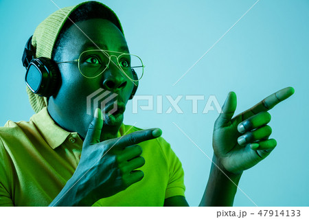 The young handsome hipster man listening music with headphones 47914133