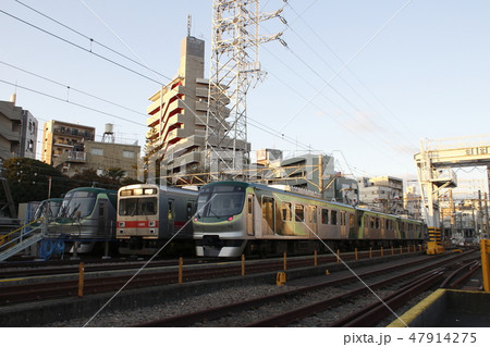 雪が谷検車区に留置中の東急池上線 雪が谷検車区に留置中の東急池上線 47914275