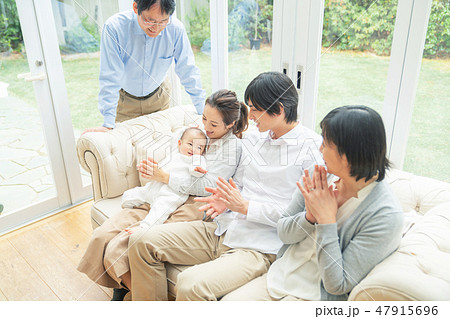 3世代家族 家族団らん 47915696