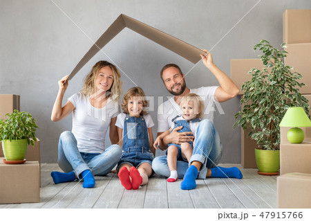 Family New Home Moving Day House Concept 47915766