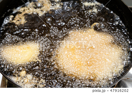 天ぷら　調理シーン 47916202