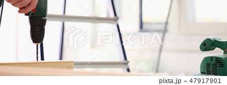 Flat drill bit make hole in wooden bar Flat drill bit make hole in wooden bar 47917901
