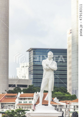 Singapore bicentennial Sir Stamford Raffles statue 47918311