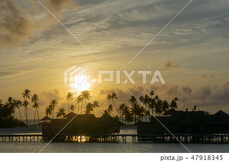 モルディブの夕暮れ 47918345