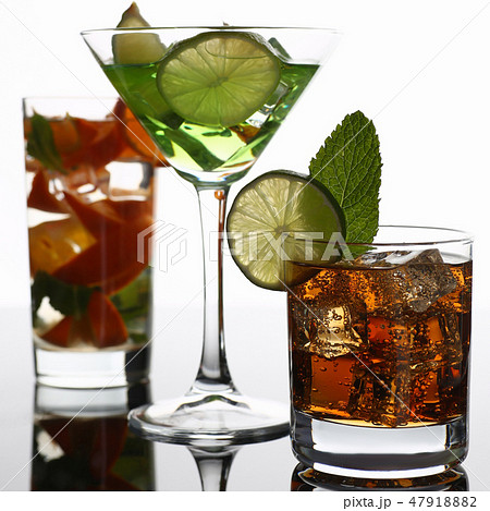 Group cocktail cola with whiskey mojito Group cocktail cola with whiskey mojito 47918882