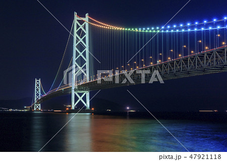 兵庫県 明石海峡大橋の夜景の写真素材