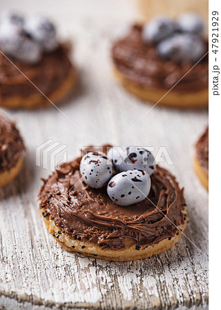 Easter  cookies in shape of nest with eggs 47921929