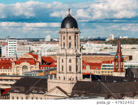 Historic Berlin Cathedral, day foto. 47922432