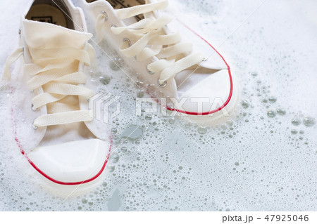 Soak shoes before washing. Dirty sneakers. 47925046