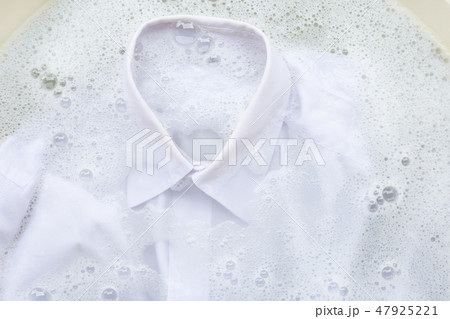 Soak  cloth before washing, white shirt 47925221
