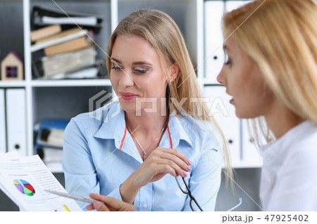 Beautiful woman portrait at workplace 47925402