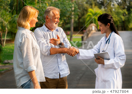 Senior couple talking to nurse or caregiver. 47927804